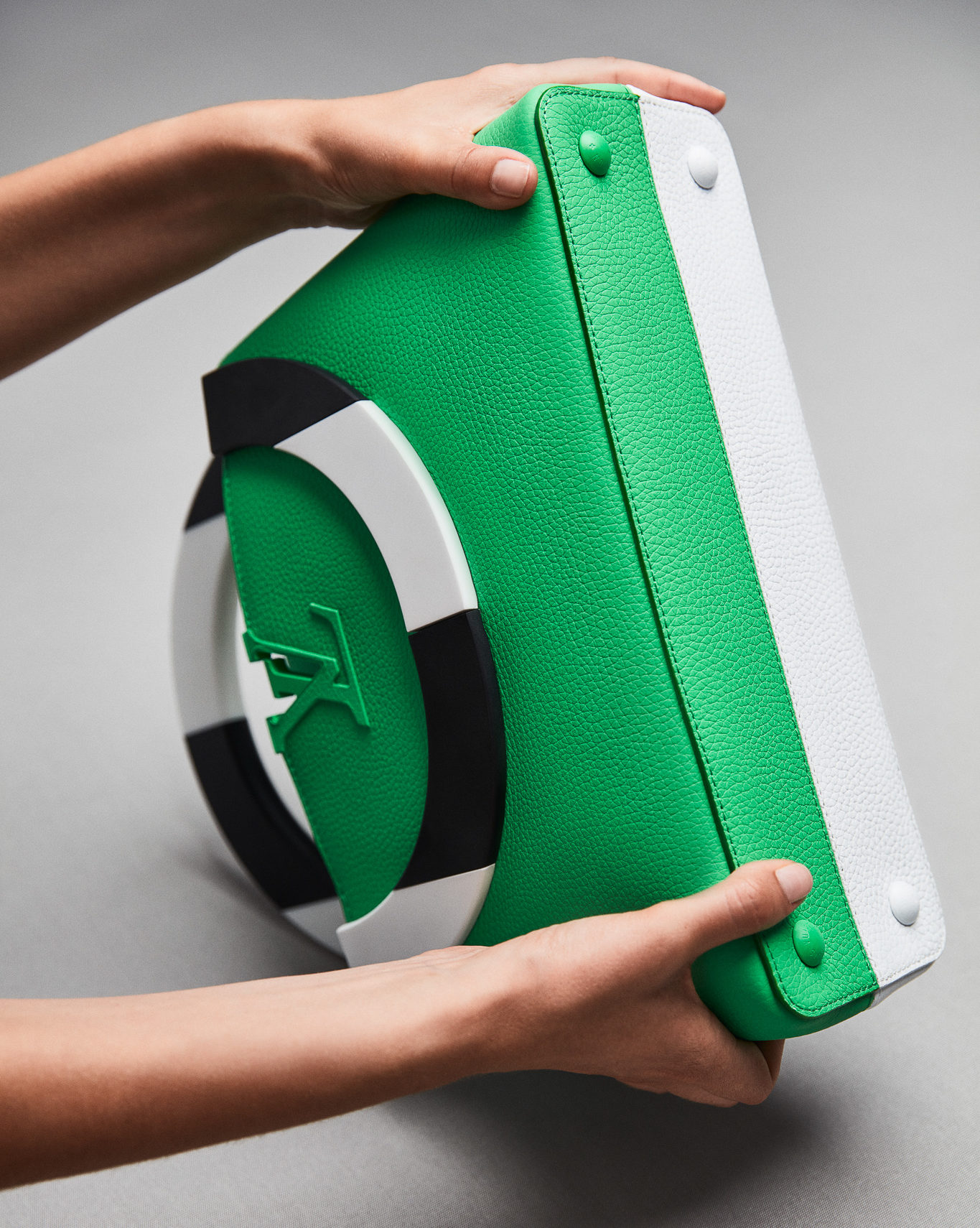 02_lv_arty22_db_08_2334_02 | vogue philippines