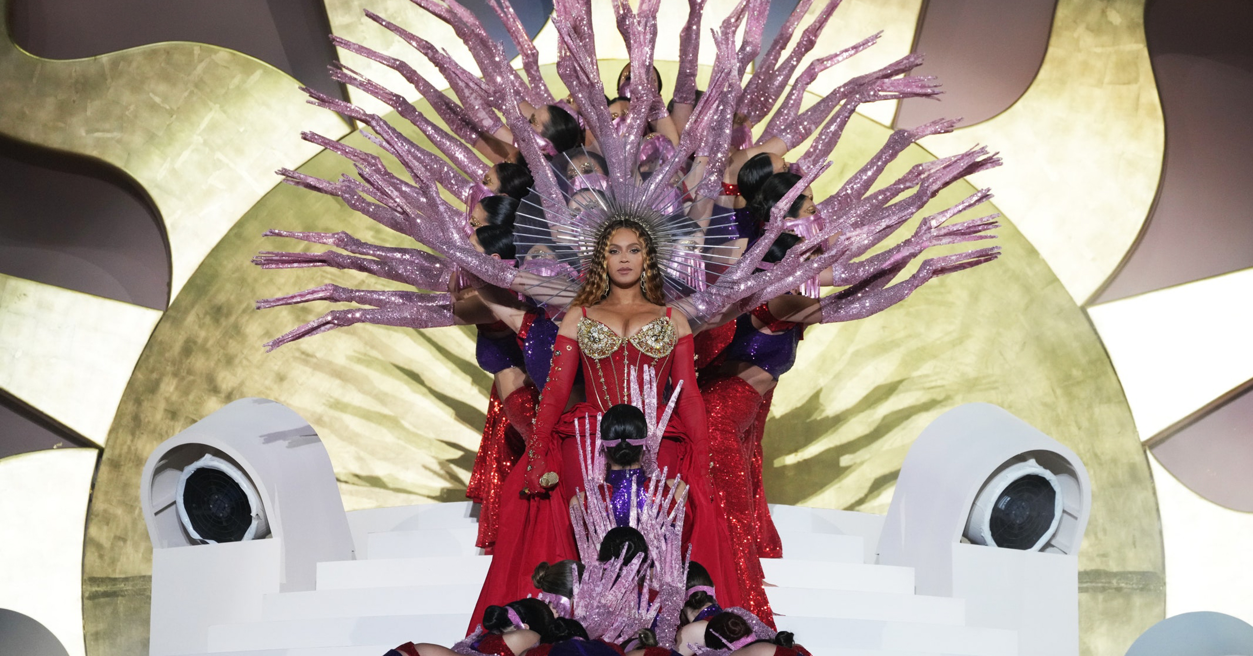 The Story Behind Beyoncé’s 3 Epic Dubai Performance Looks