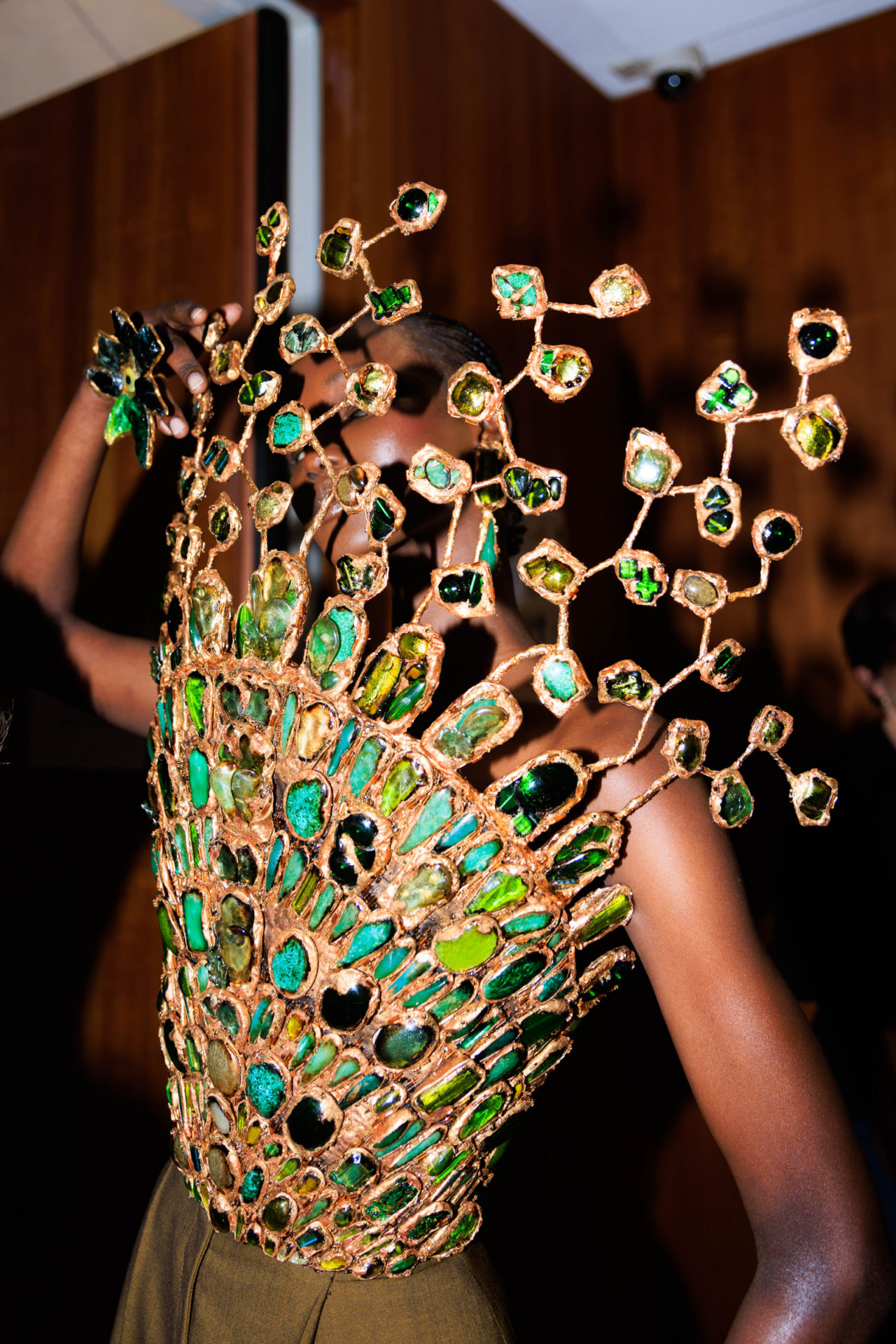 nothing-is-as-it-appears-to-be-schiaparelli-invites-viewers-to