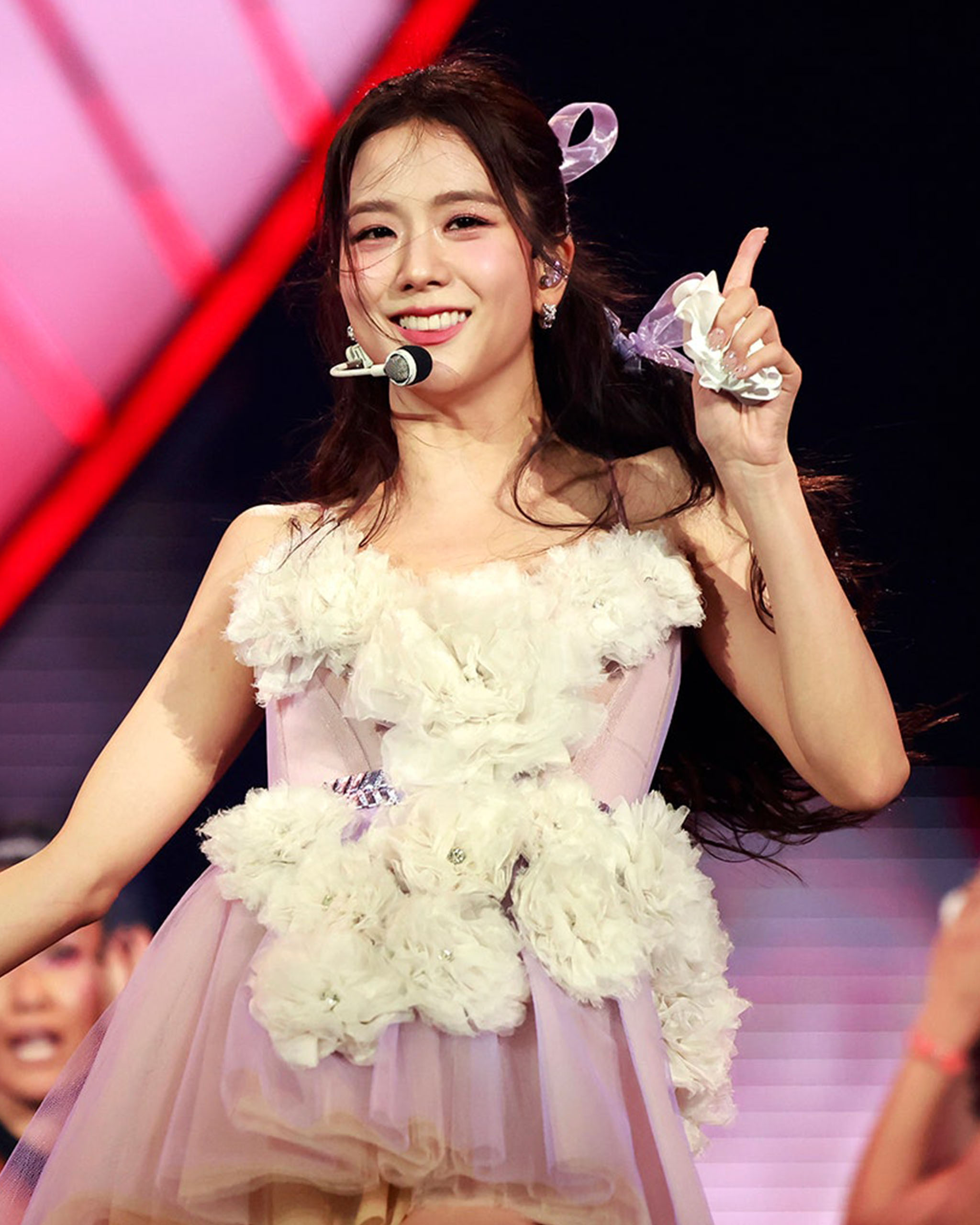 Blackpink Jisoo in a ruffle ribbon outfit