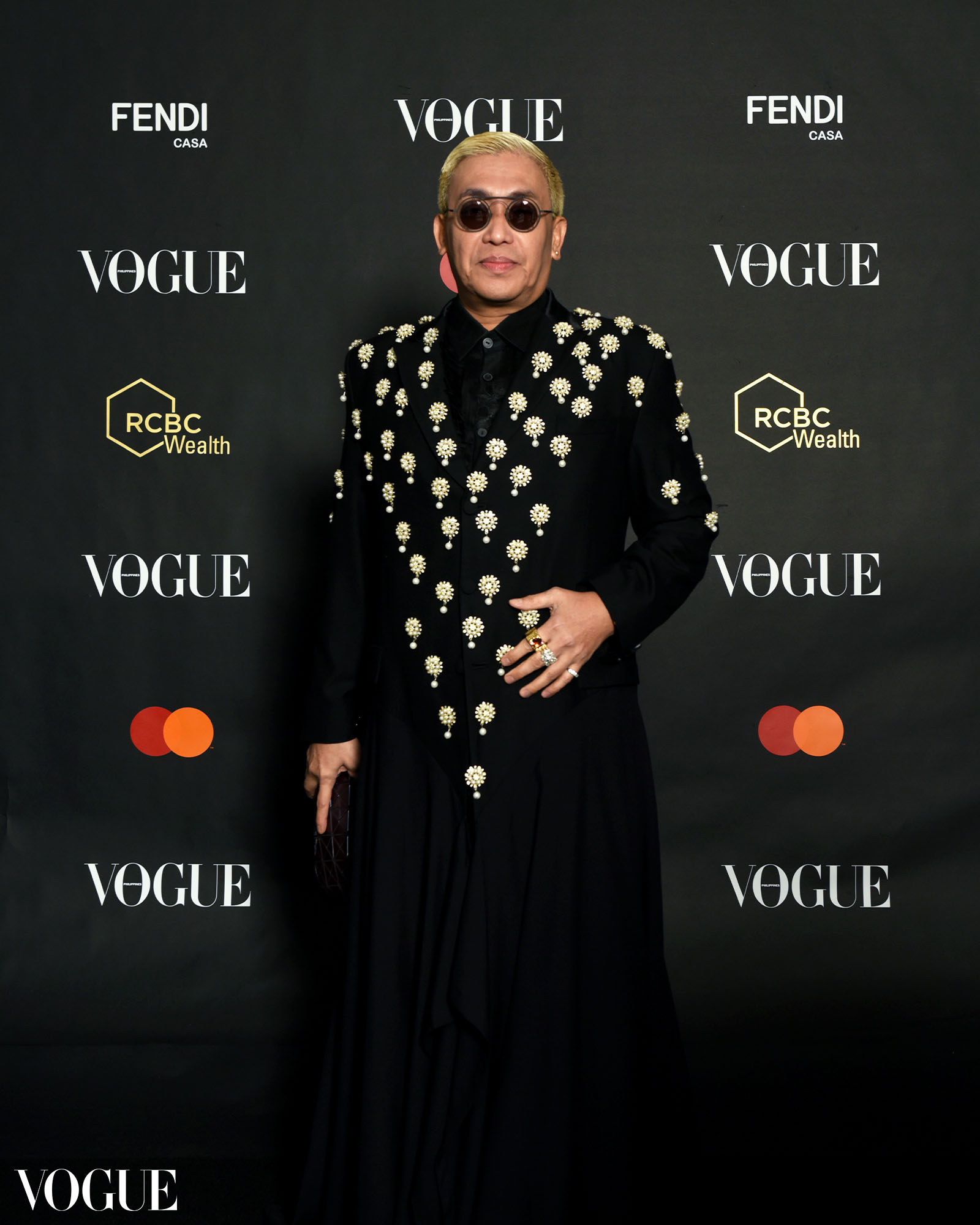 Jojie Dingcong posing at the photo wall at the Vogue Philippines Gala 2023