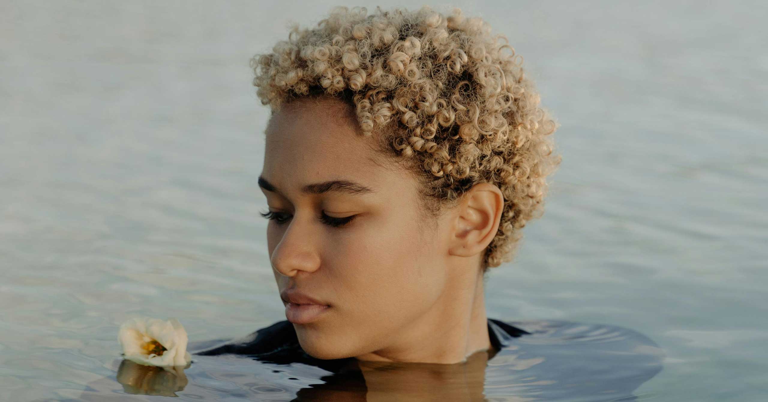 Salt Bath Benefits: Wellness Guide for Home or Sea