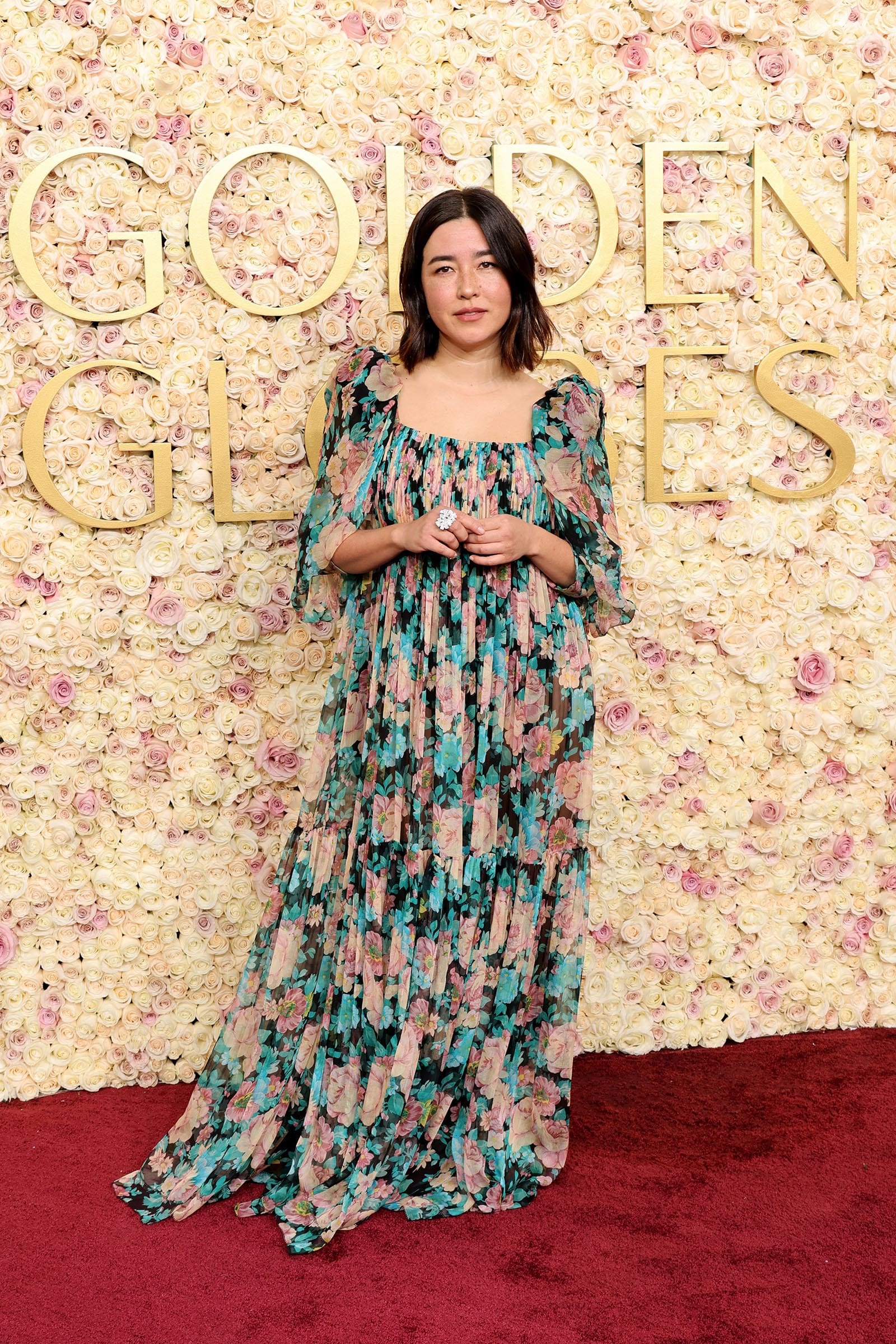 Maya Erskine in Chloé