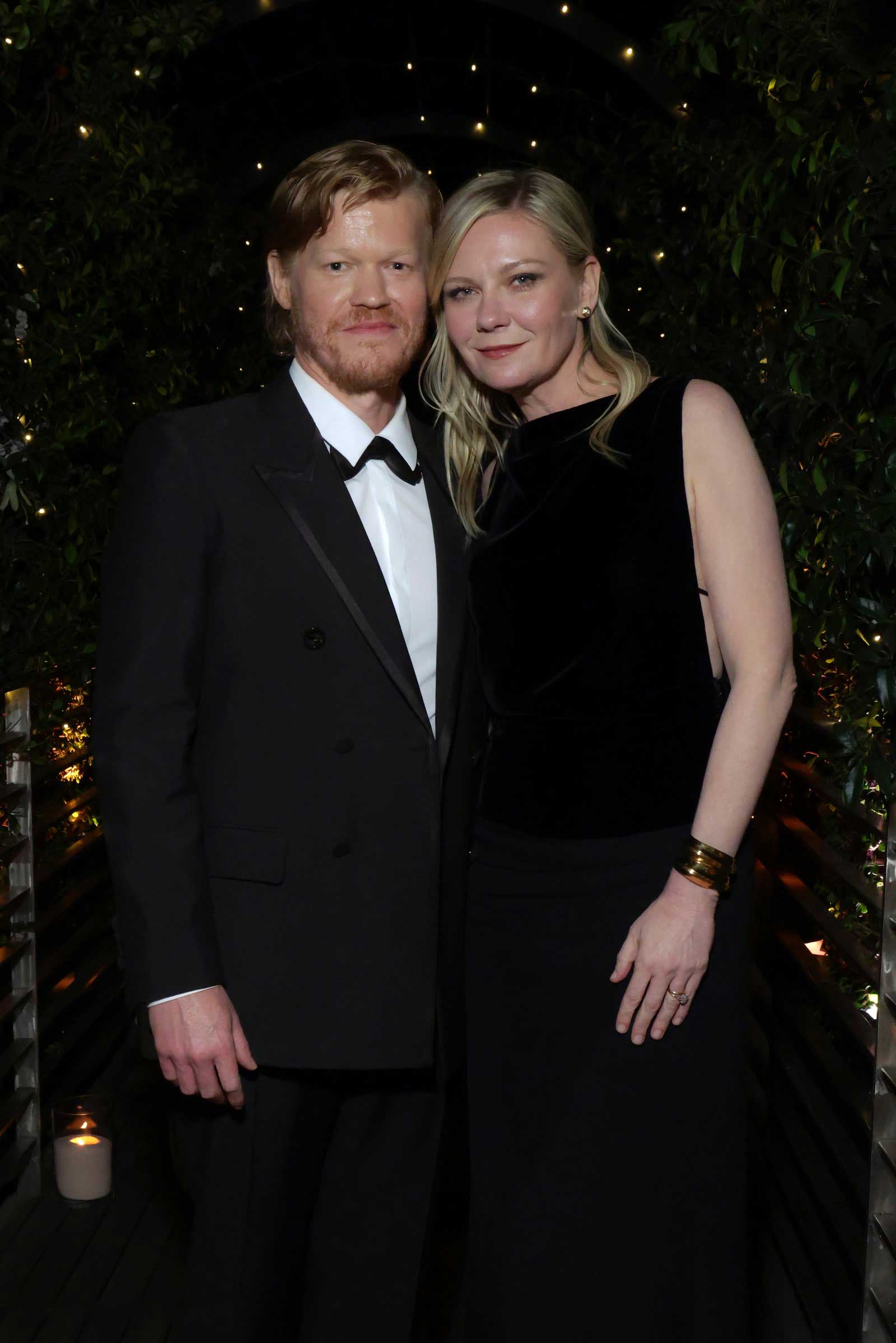 A photo of actor couple Jesse Plemons and Kirsten Dunst.