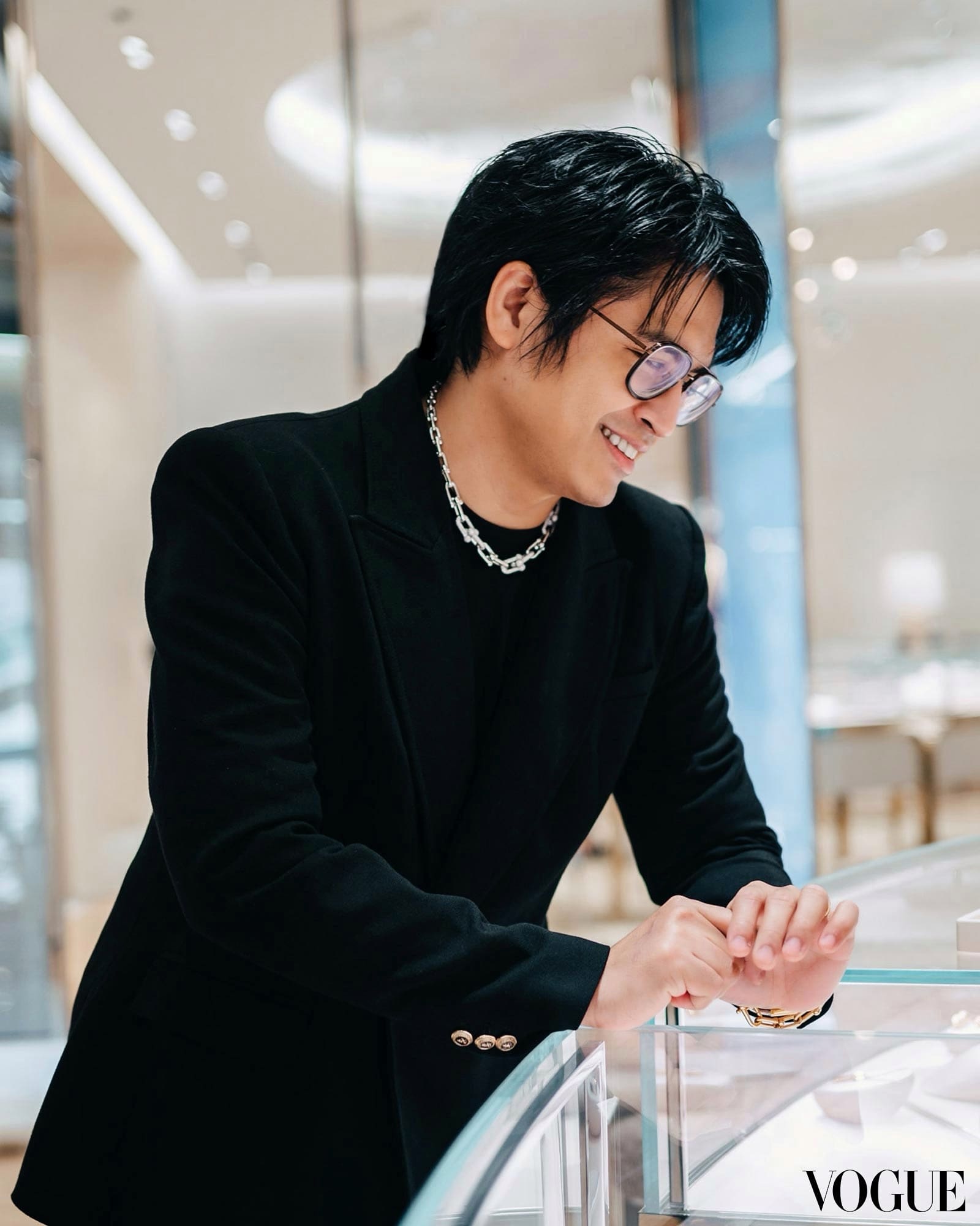 Danyl Geneciran wearing the Tiffany HardWear Graduated Link Necklace in Sterling Silver.