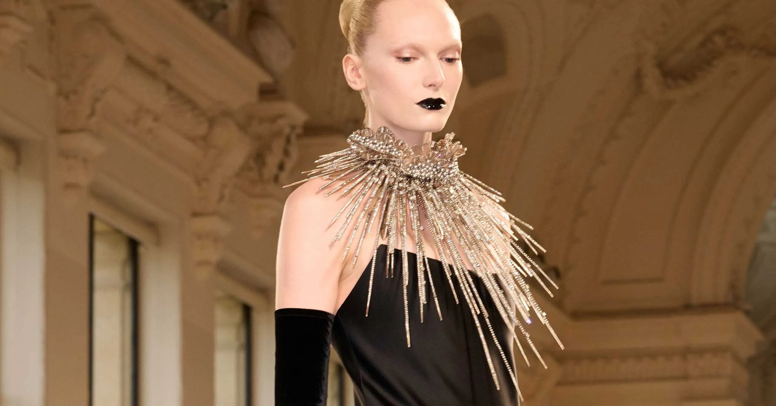 Schiaparelli Fall 2025 Couture Collection | Runway Schiaparelli Fall 2025 Couture Collection | Runway