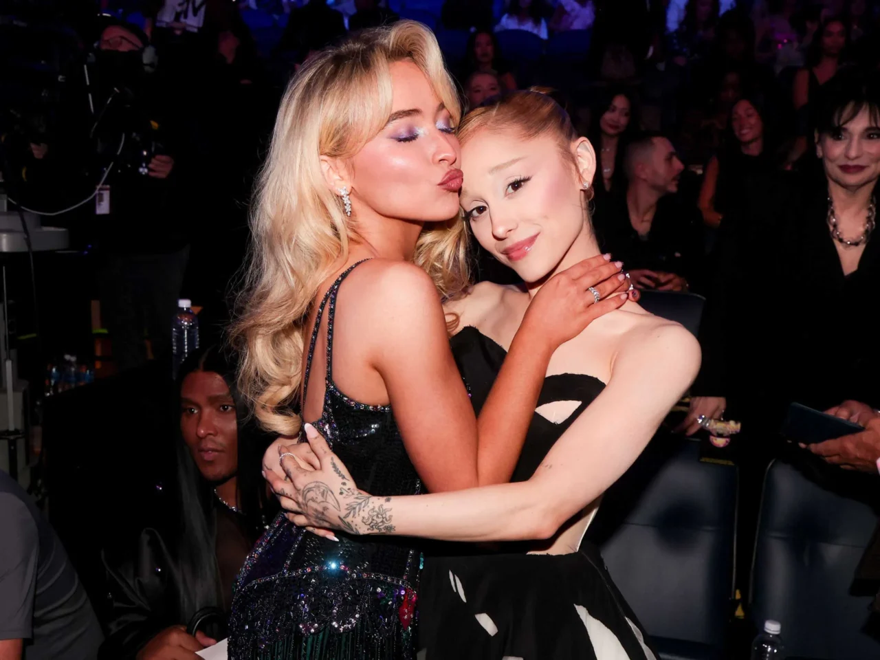 sabrina carpenter and ariana grande hugging at the VMAs