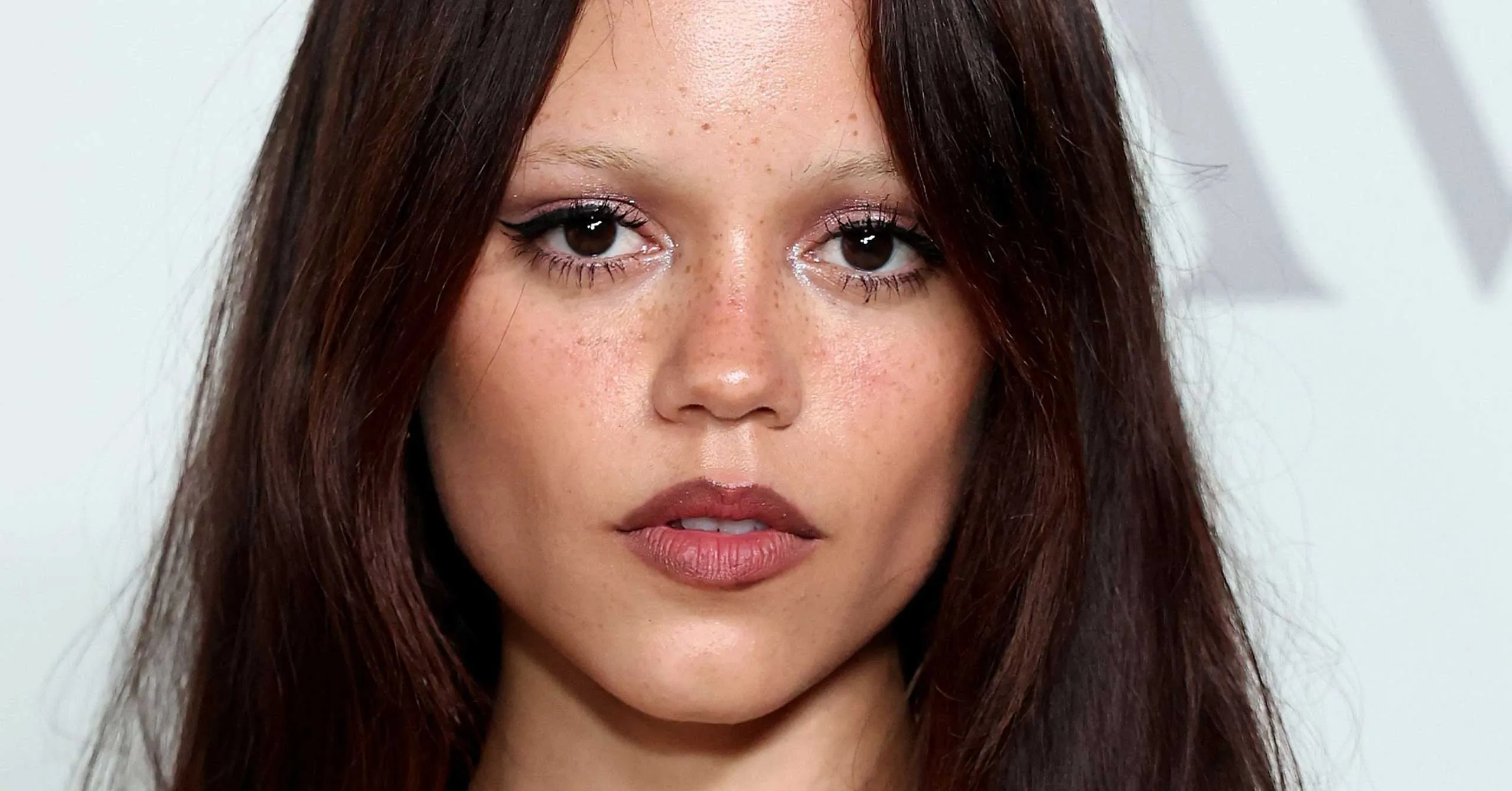Bleached Brows: A Guide to Lightening Your Arches at Home