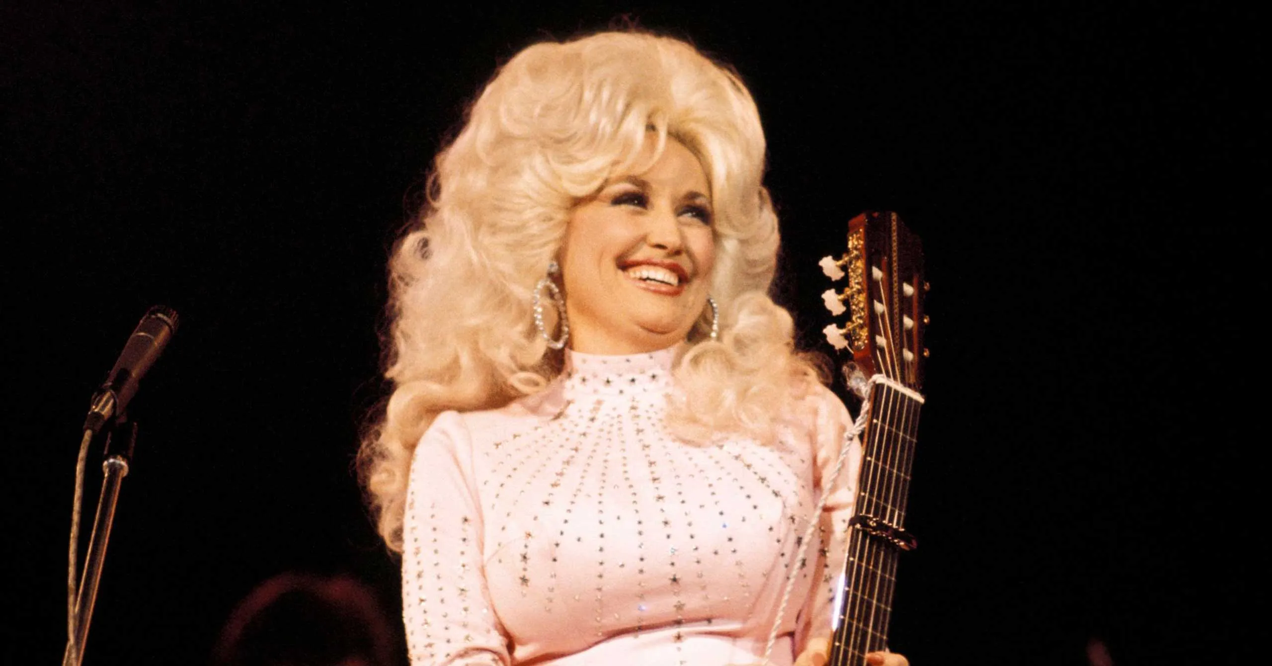 19 Vintage Photos Of A Young Dolly Parton 19-vintage-photos-of-a-young-dolly-parton